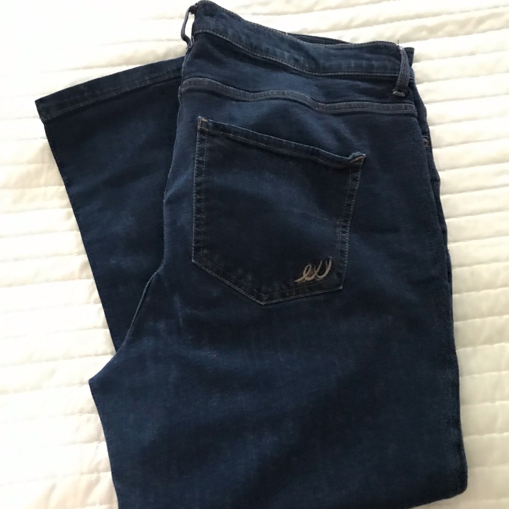 Women’s Express bell crop jeans • 18